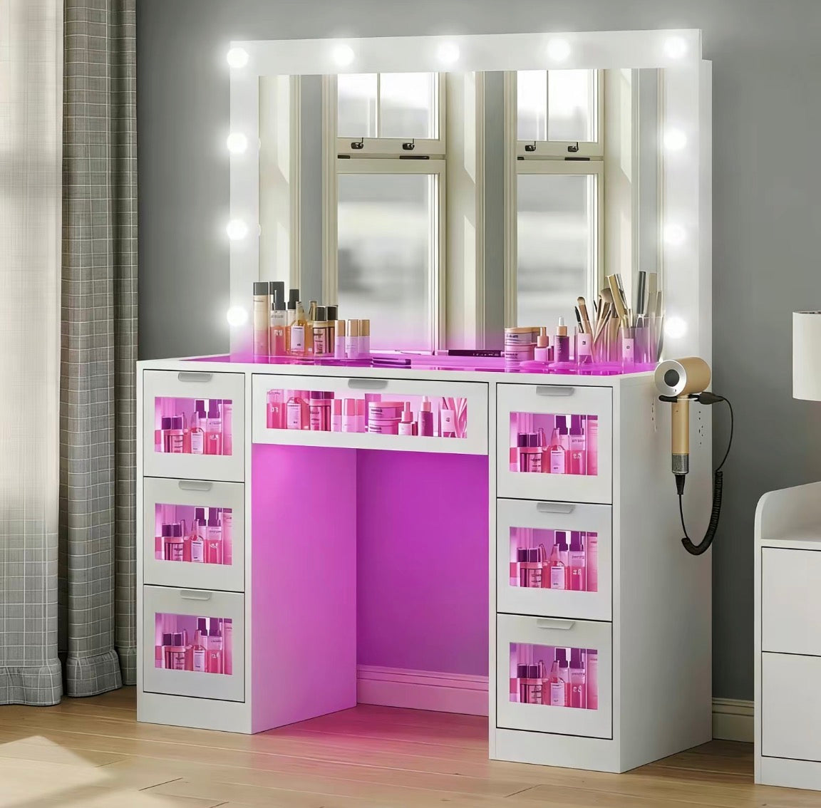 Punice: Modern Bedroom Makeup Vanity