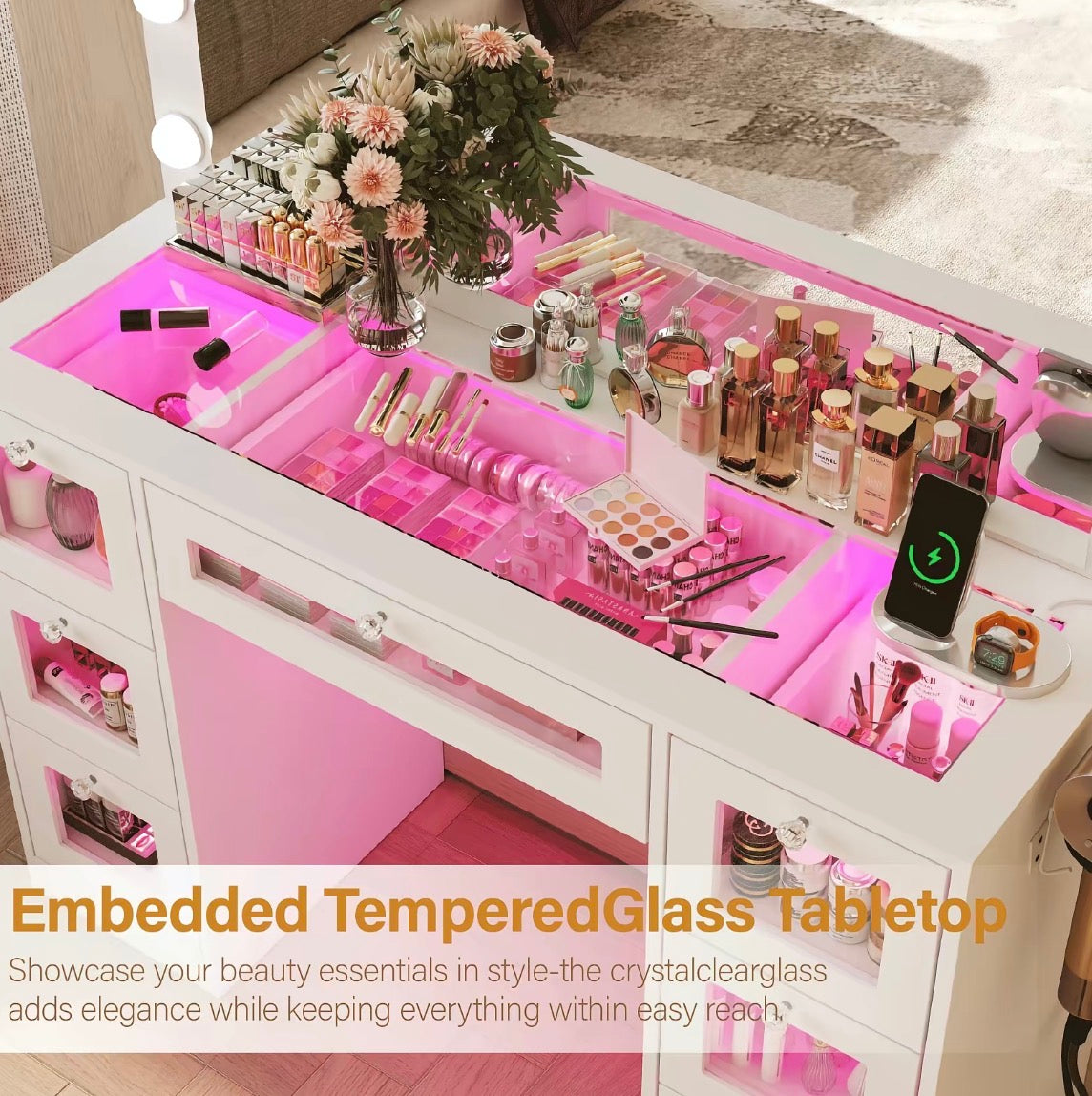 Punice: Modern Bedroom Makeup Vanity